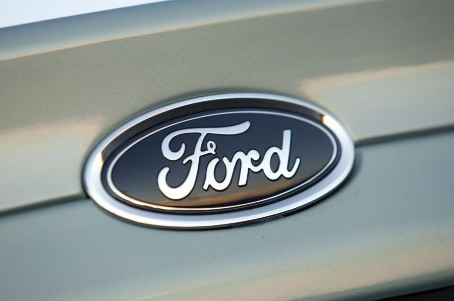  Ford Fusion Hybrid SE 2013 года  (фото 19 из 26)